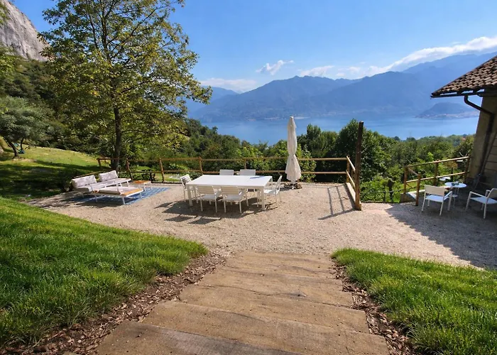 - Nature Retreat With Bellagio View Ferienhaus *