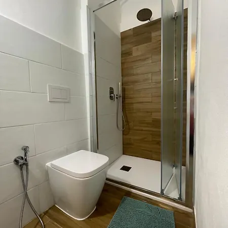 - Dreamy Retreat, Footpath Only *