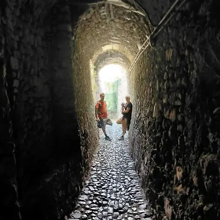 - Dreamy Retreat, Footpath Only * Cadenabbia