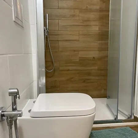 - Dreamy Retreat, Footpath Only *